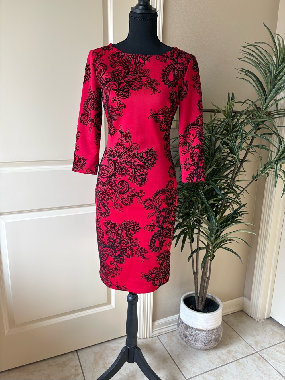 Red Paisley Long-Sleeve Sheath Dress - Women XS New York and Company